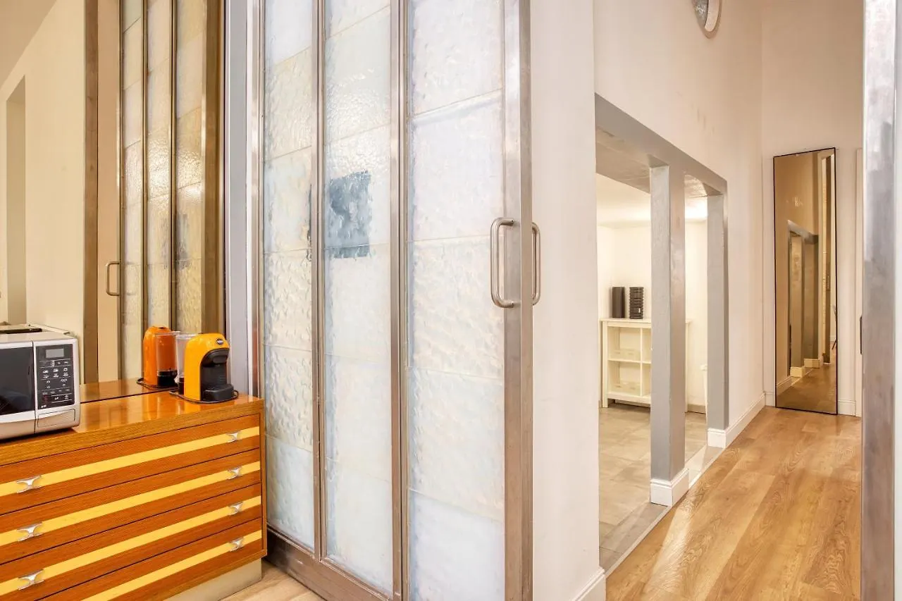 Apartment Joivy Modern And Spacious Family Flat Milan